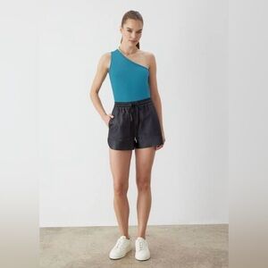GSTQ One Shoulder Rib Knit Top